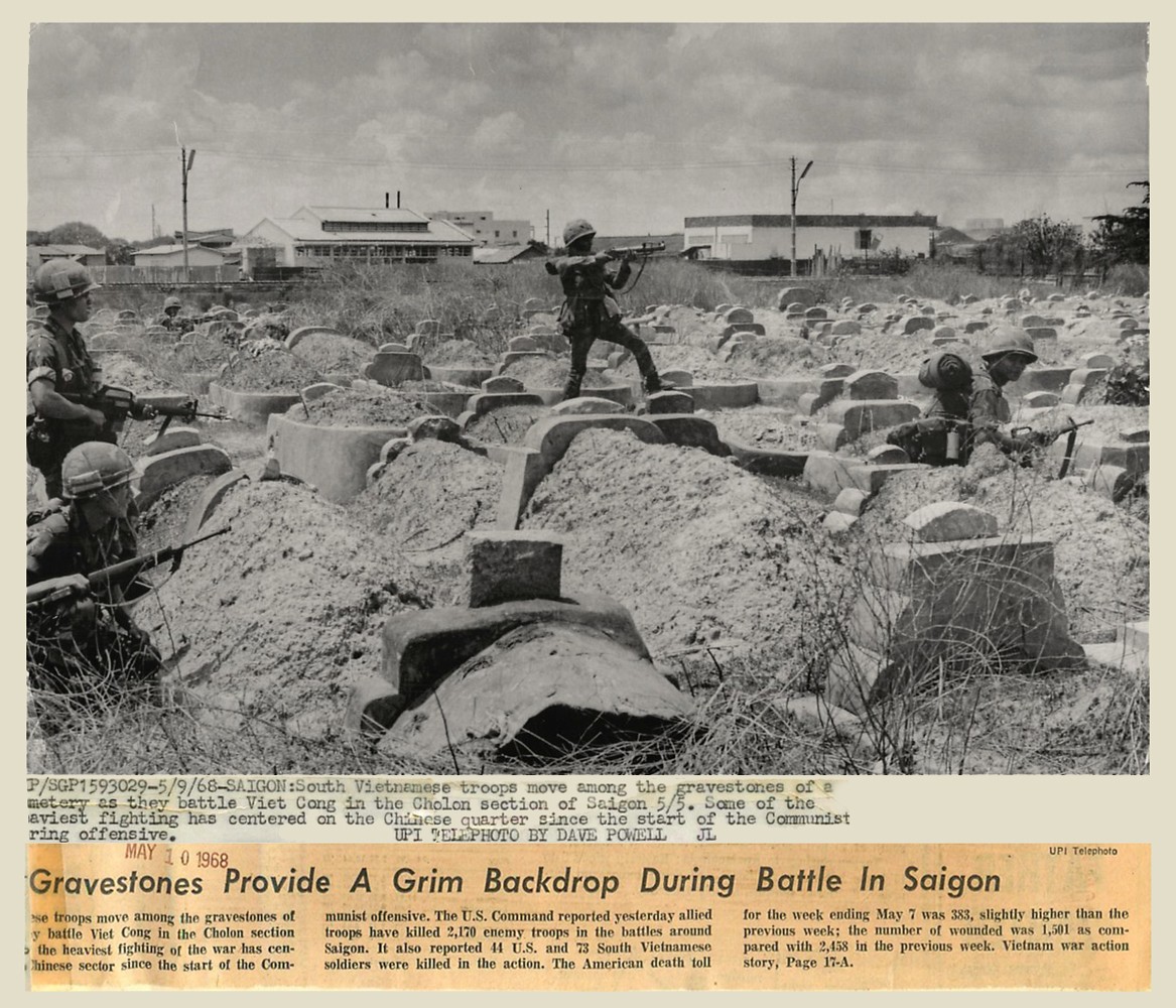Cho Lon 1968 - Vietnamese Troops Battle amid Gravestones in Saigon - Press Photo