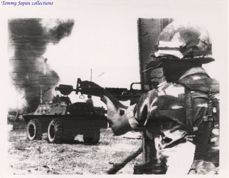 VIETNAM WAR PHOTO - RANGER FIRES AT VIET CONG 1968