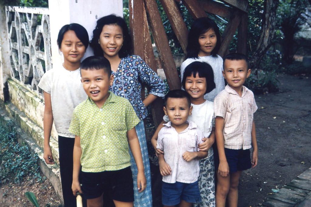 Saigon 1965 - Neighbours Kids