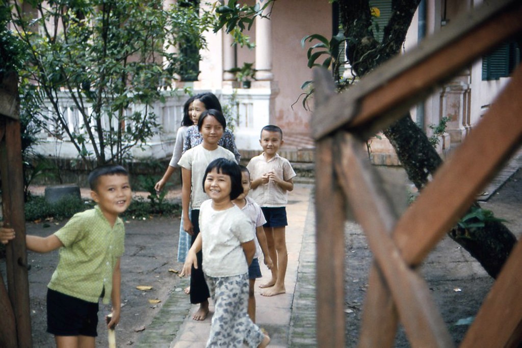 Saigon 1965 - Neighbours Kids