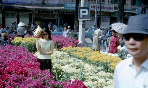 Saigon,Jan 1968 - Chợ Hoa Tết đường Nguyễn Huệ - Photo by HG Waite