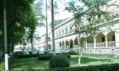 Saigon 1965 - Bệnh viện Grall, nay là Nhi Đồng 2 - Robert Gauthier's Gallery