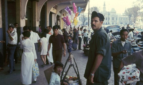 Saigon 1971 - Nguyen Hue sidewalk