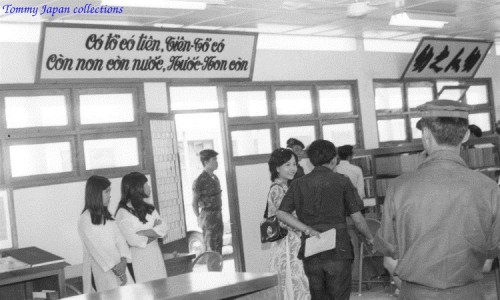 Lễ khánh thành Thư viện trường Quốc Gia Nghĩa Tử (17-3-1971) - source: Photograph ; Harold Winer Collection