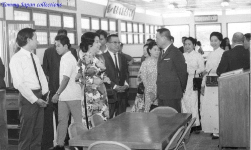 Lễ khánh thành Thư viện trường Quốc Gia Nghĩa Tử (17-3-1971) - source: Photograph ; Harold Winer Collection