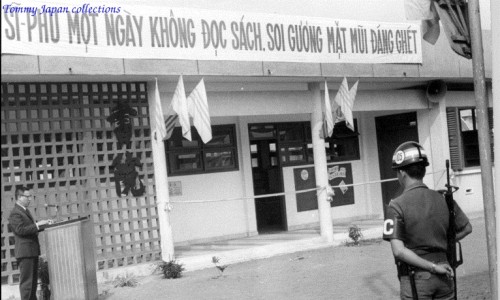 Lễ khánh thành Thư viện trường Quốc Gia Nghĩa Tử (17-3-1971) - source: Photograph ; Harold Winer Collection