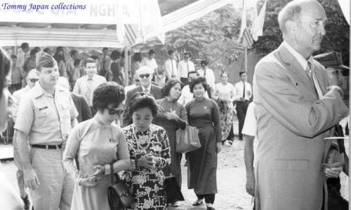 Lễ khánh thành Thư viện trường Quốc Gia Nghĩa Tử (17-3-1971) - source: Photograph ; Harold Winer Collection