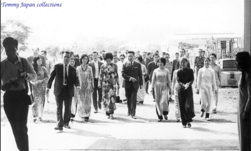 Lễ khánh thành Thư viện trường Quốc Gia Nghĩa Tử (17-3-1971) - source: Photograph ; Harold Winer Collection
