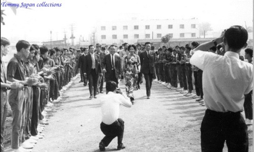 Lễ khánh thành Thư viện trường Quốc Gia Nghĩa Tử (17-3-1971) - source: Photograph ; Harold Winer Collection