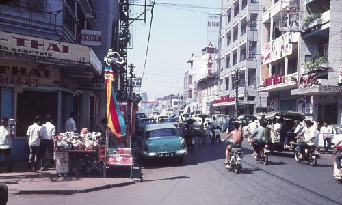 Chợ Lớn 1970 - đường Đồng Khánh (chụp từ ngã ba Phan Phú Tiên-Đồng Khánh)