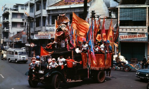 Tet in Saigon, February 1970 - Đường Trần Quang Khải - Photo by Keith McGraw