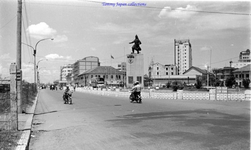 Tran Hung Dao - Monument.Saigon 1970 - Photo by Keith McGraw
