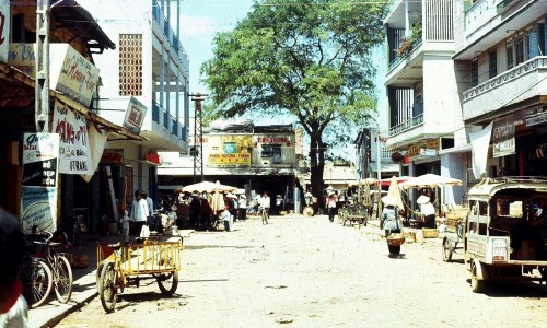 Chợ Mỹ Tho (Market) / Định Tường xưa 1969 - Photo by Jacques Teyssier