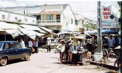 Chợ Mỹ Tho (Market) / Định Tường xưa 1969 - Photo by Jacques Teyssier