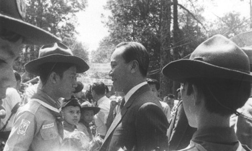 Tết Trung Thu 1969 - Distributes Gifts - Douglas Pike Photograph Collection