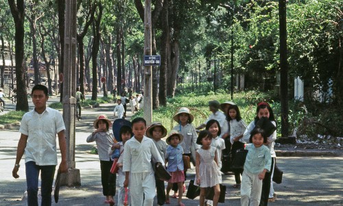 Saigon 1968 - Góc Nguyễn Du & Cường Để (nay là ND-Tôn Đức Thắng) - Photo by Brian Wickham
