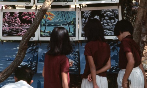 Saigon Dec 1968 - girls looking at artwork at Saigon Zoo. Photo by Brian Wickham