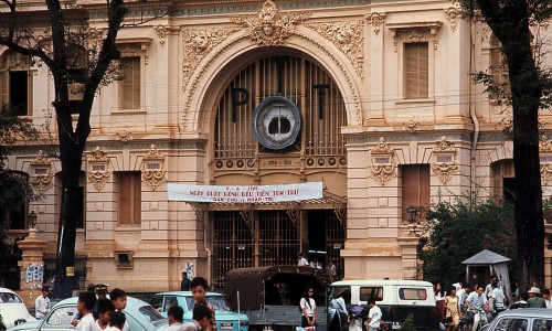 Saigon 1969 - Bưu điện Trung tâm tại Quảng trường JFK - Photo by Brian Wickham