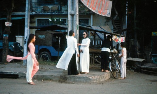 Trang phục gốc người Sài Gòn 1969 - Saigon native costume - source: johnrellis' photostream