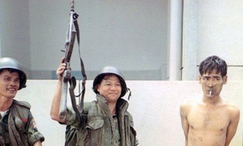 South Vietnamese soldiers show off a Viet Cong prisoner captured near Tan Son Nhut Airbase. May 6, 1968