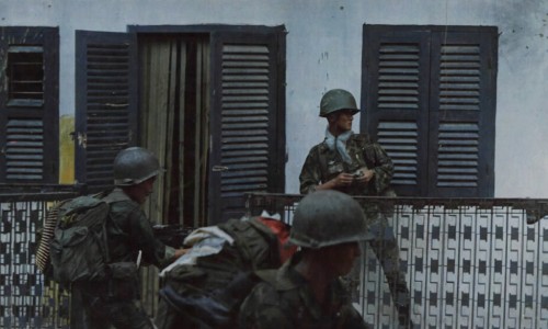 Saigon Tết Mậu Thân 1968 & thành viên ARVN,cầm súng M-60 lửa và lựu đạn giao tranh tại làng gần Tân Sơn Nhất.source: fold3.com