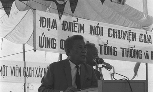 1967 - ƯCV Trần Văn Hương vận động tranh cử tại tỉnh Phong Dinh (Cần Thơ)
