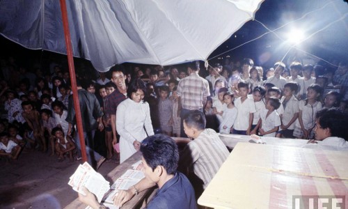 Bầu cử 1966 - Bỏ phiếu vào cả ban đêm