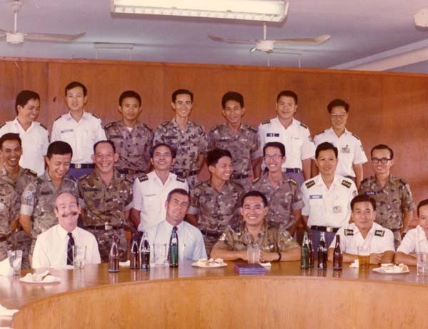 BanGiamDoc_HV_01
