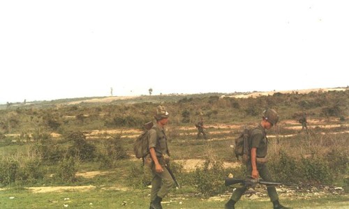 ARVN_2_men_M16
