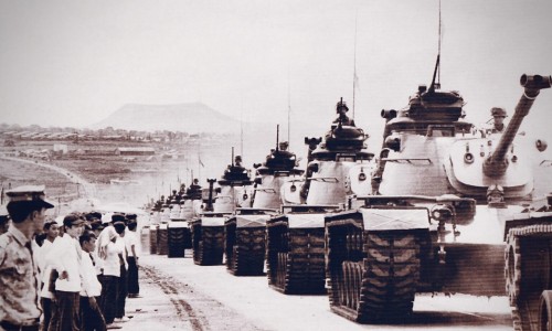 Chiến xa M48 diễn binh kỷ niệm ngày thành lập Quân Đoàn II . Pleiku, ngày 6 tháng 10 năm 1973