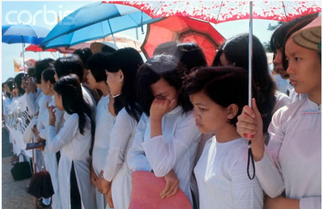 Học sinh Trường Quốc Gia Nghĩa Tử, tham dự lễ Quốc Khánh năm 1969. Tại Nghĩa Trang Quân Đội Biên Hòa
