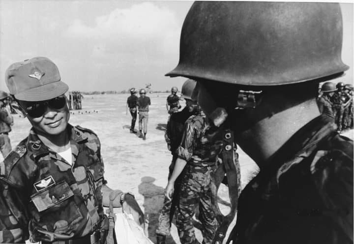 Hình chụp vào tháng Tư 1969. Theo như chú thích thì đây là Thượng Sĩ Nguyễn Văn Kính, một trong những huấn luyện viên kỳ cựu bộ môn nhảy dù tại Trại Hoàng Hoa Thám.