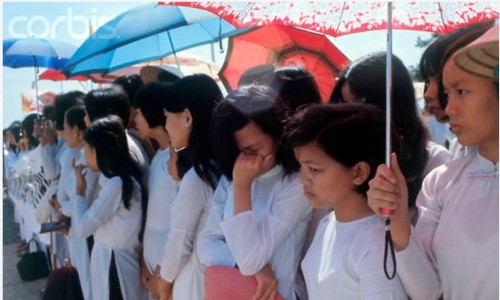 Học sinh Trường Quốc Gia Nghĩa Tử, tham dự lễ Quốc Khánh năm 1969. Tại Nghĩa Trang Quân Đội Biên Hòa