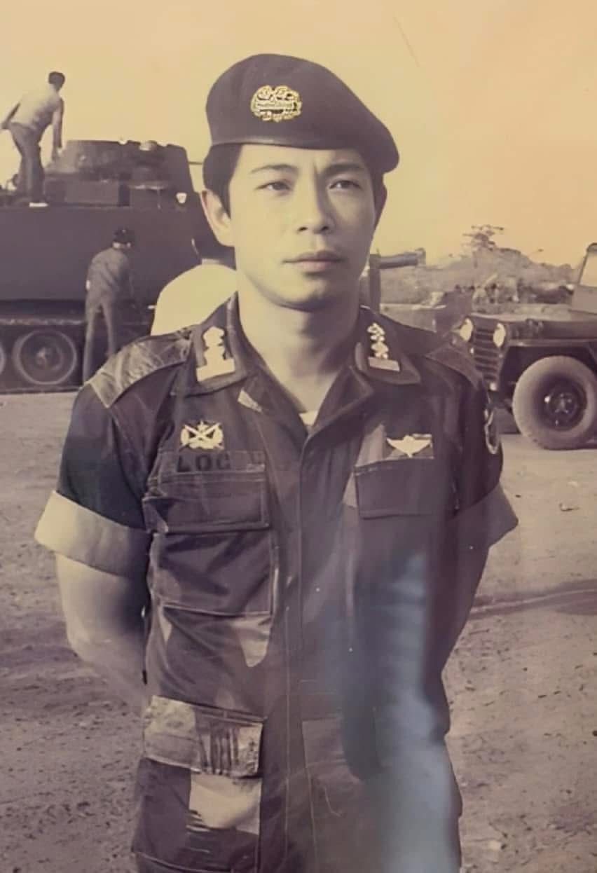 TRUNG TÁ NGUYỄN KHOA LỘC
- Xuất thân : Trường Sĩ quan Võ Bị Quốc Gia Việt Nam * Khoá 18 Bùi Ngươn Ngãi.
- TĐT TĐ.51/LĐ.6 BĐQ.
- Liên Đoàn Phó LĐ.33 BĐQ.