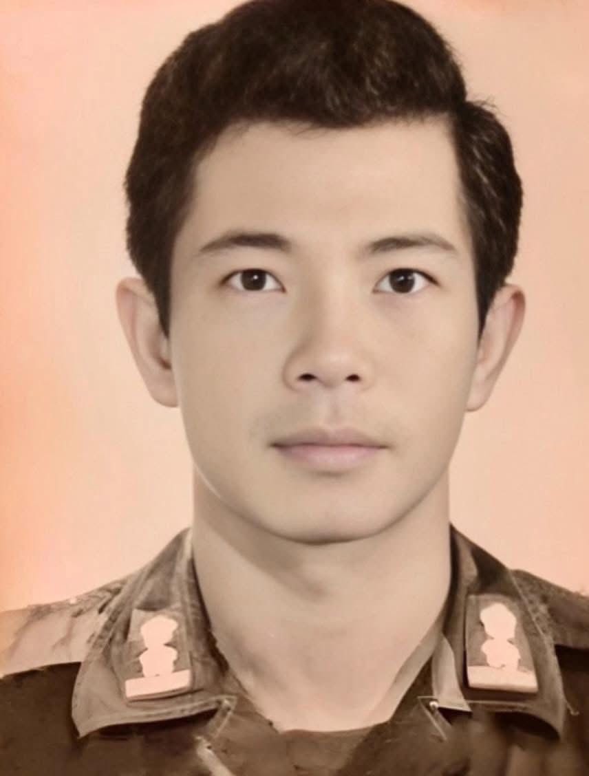 TRUNG TÁ NGUYỄN KHOA LỘC
- Xuất thân : Trường Sĩ quan Võ Bị Quốc Gia Việt Nam * Khoá 18 Bùi Ngươn Ngãi.
- TĐT TĐ.51/LĐ.6 BĐQ.
- Liên Đoàn Phó LĐ.33 BĐQ.