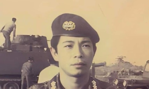 TRUNG TÁ NGUYỄN KHOA LỘC
- Xuất thân : Trường Sĩ quan Võ Bị Quốc Gia Việt Nam * Khoá 18 Bùi Ngươn Ngãi.
- TĐT TĐ.51/LĐ.6 BĐQ.
- Liên Đoàn Phó LĐ.33 BĐQ.