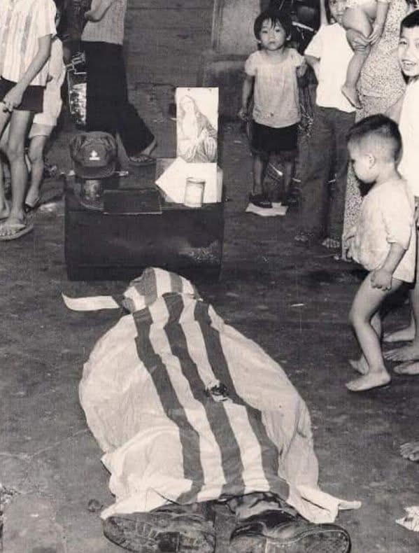 sau khi nghe tin Dương Văn Minh kêu gọi buông súng Vị SQ này đã Tuẫn Tiết ngay tại Tư Gia 
Thuộc Giáo Xứ Vinh Sơn..gần chợ Ông Tạ vào trưa 30/4/1975..